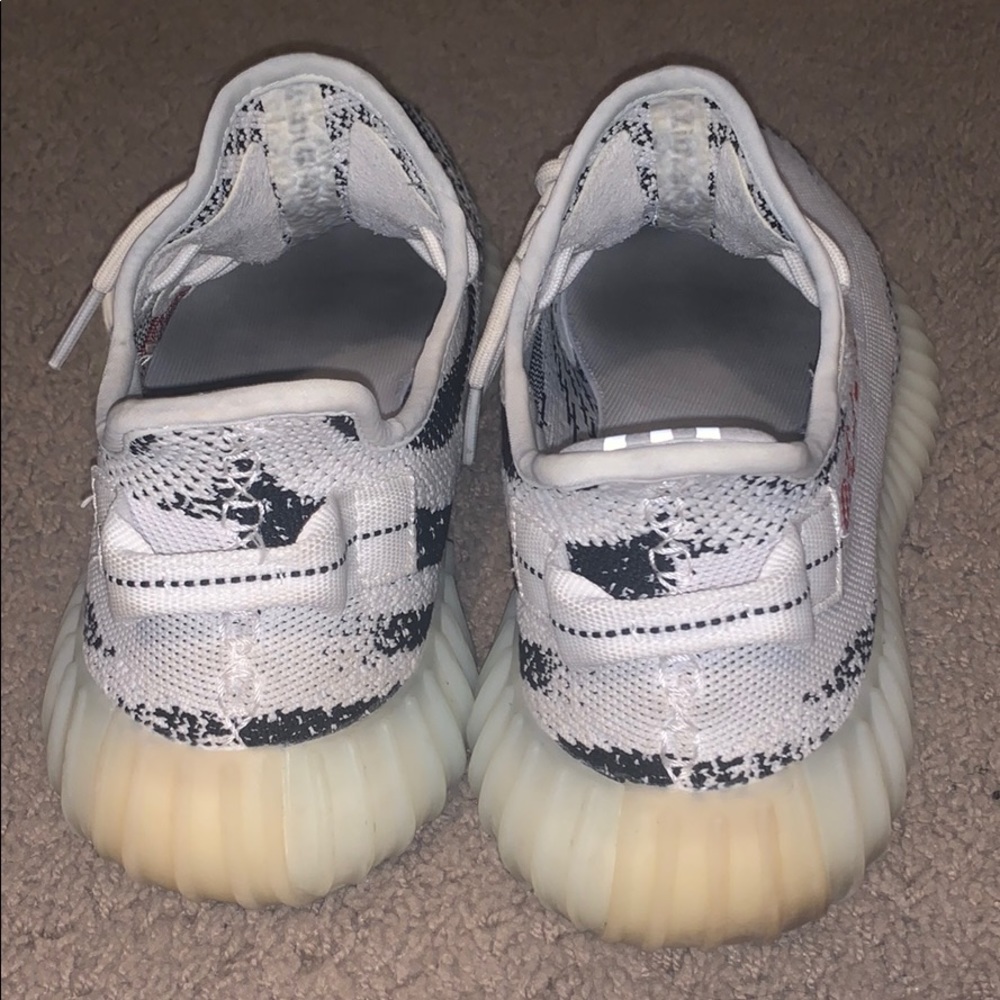 Yeezy 350 v2 Zebra (No Box) - Picture 3 of 9